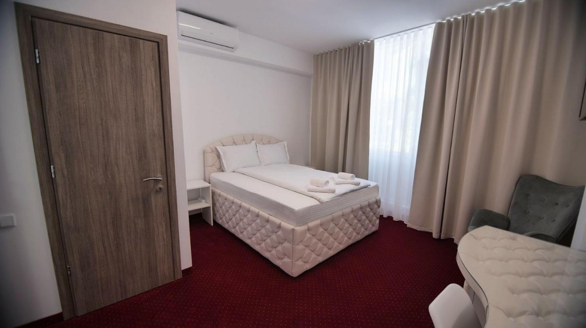 Hotel Royal Park Complex à Bascov Extérieur photo
