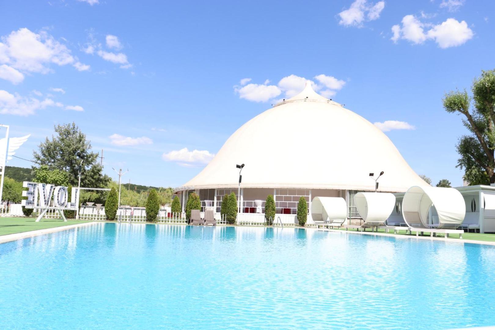 Hotel Royal Park Complex à Bascov Extérieur photo